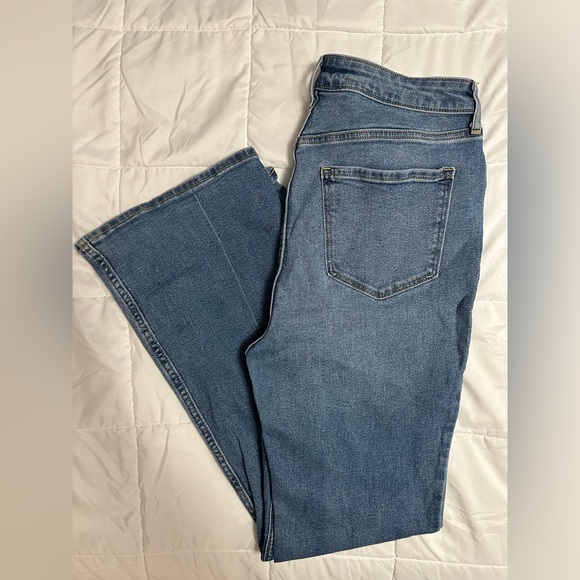 Old Navy Higher High Rise Flare Jeans Size 12 - Picture 3 of 3